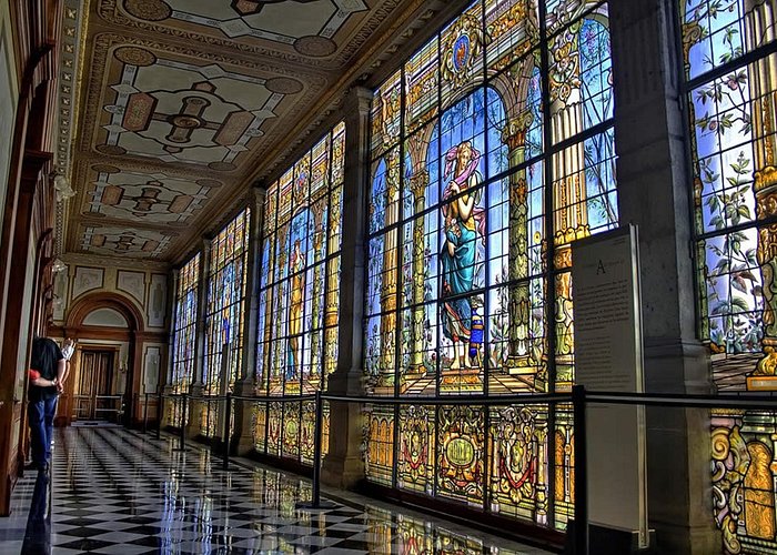 Early access Chapultepec Castle and Anthropology Museum guided tour